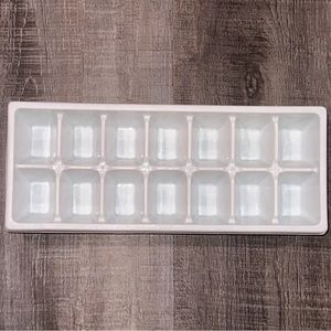 💞 New Classic White Ice Cube Tray